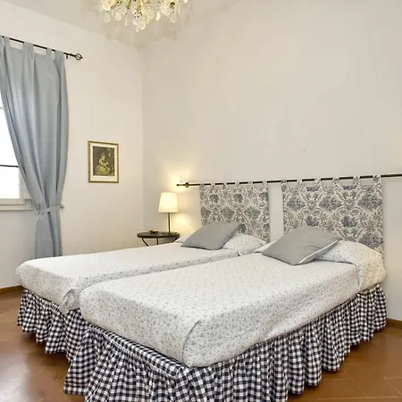 Two Steps From Ponte Vecchio Apartment *