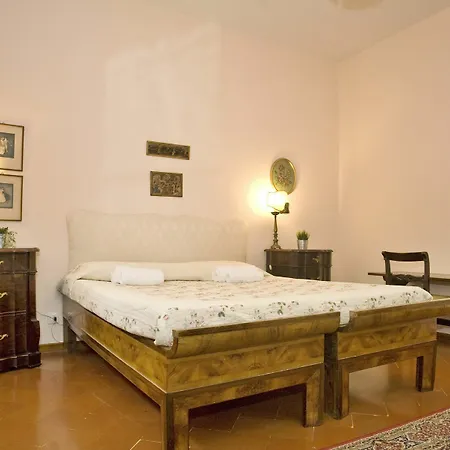 Two Steps From Ponte Vecchio Apartment *